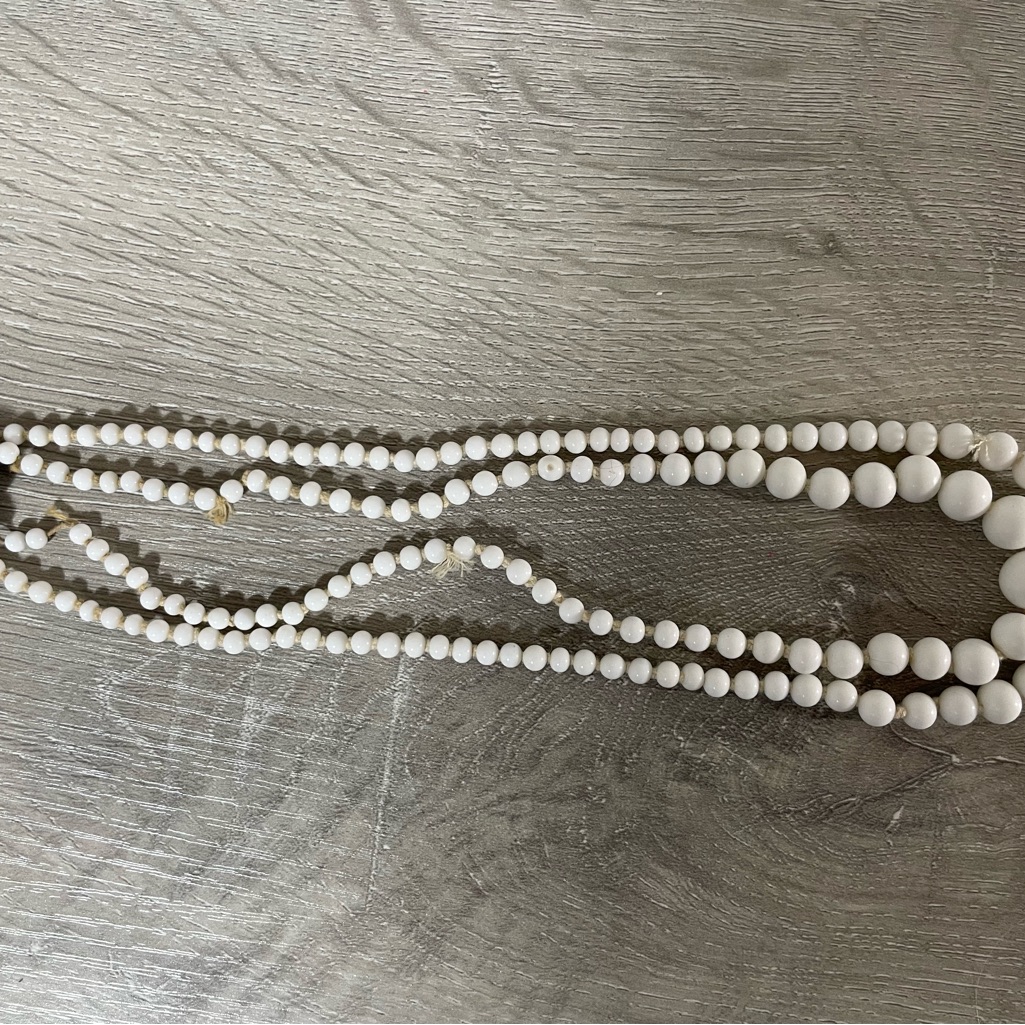 Elegant Vintage White Beaded Necklace